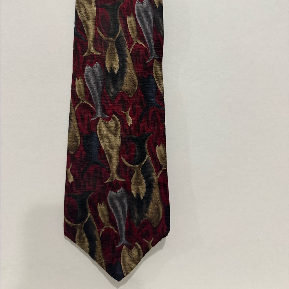 Sophisticated Vintage Burgundy/Grey/Blue Fish Patterned Men's Tie